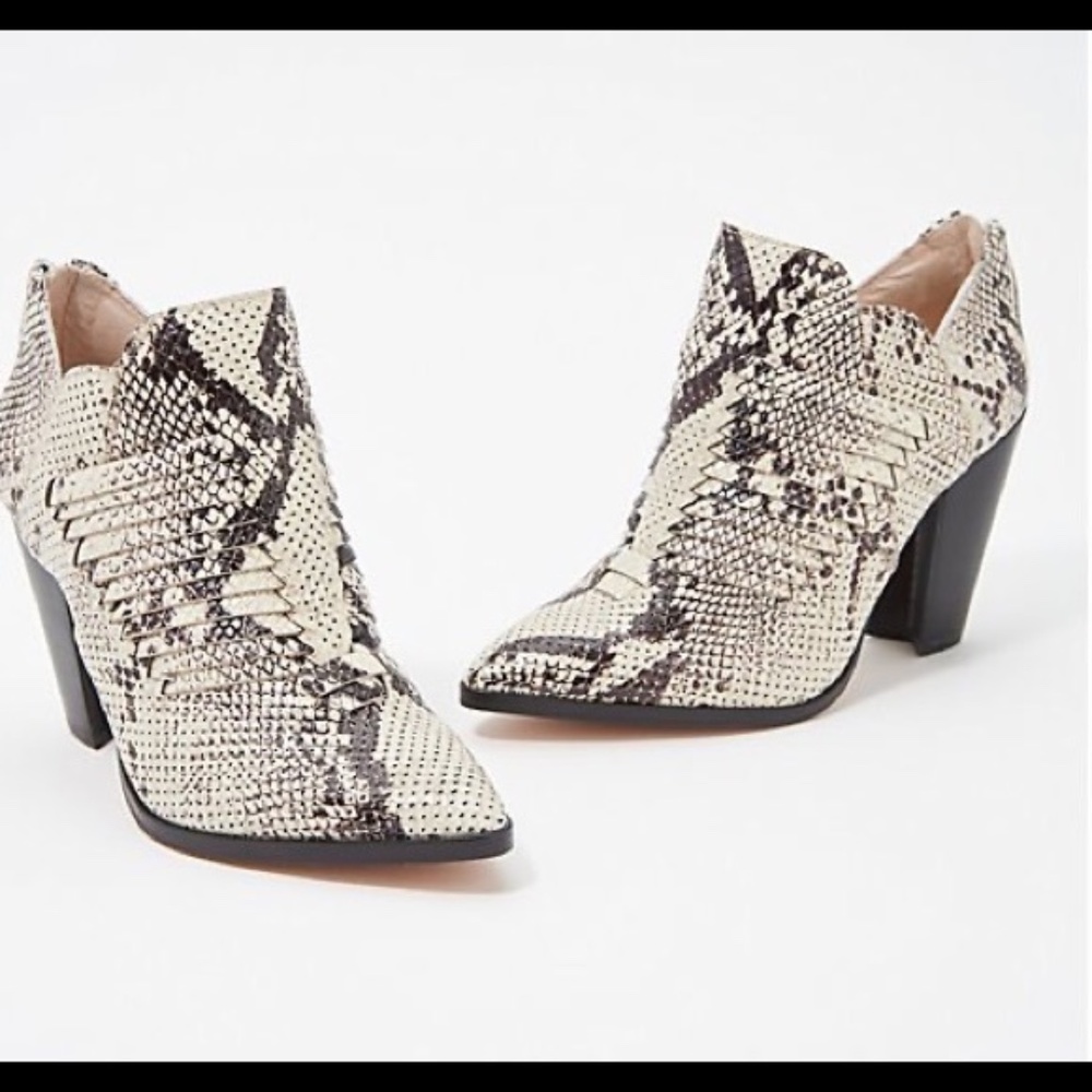 Vince Camuto Levana - Leather Western Boots - size 6/5